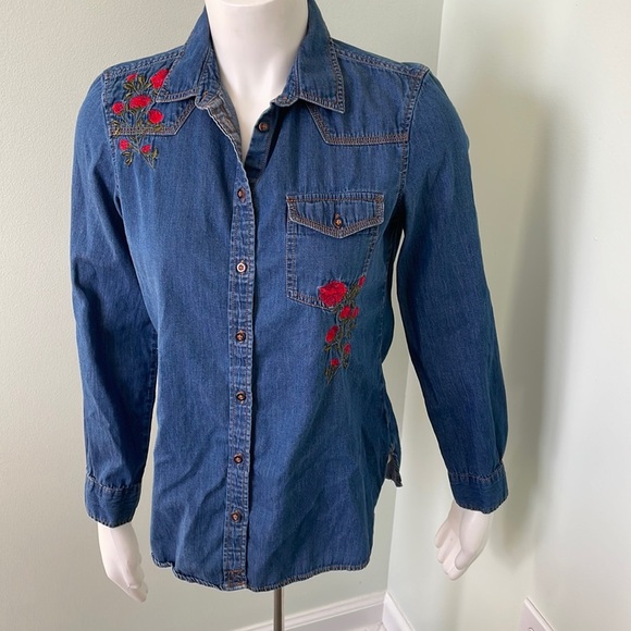 Zara embroidered flower classic chambray button down shirt size small - Picture 1 of 5